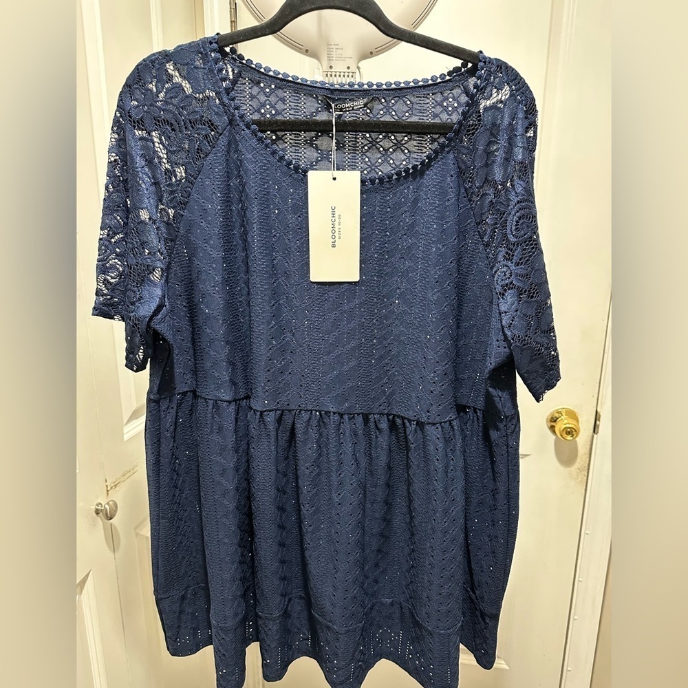 BloomChic Size 2XL Lace Sleeve Top Round Neck Stretch us 18-20
